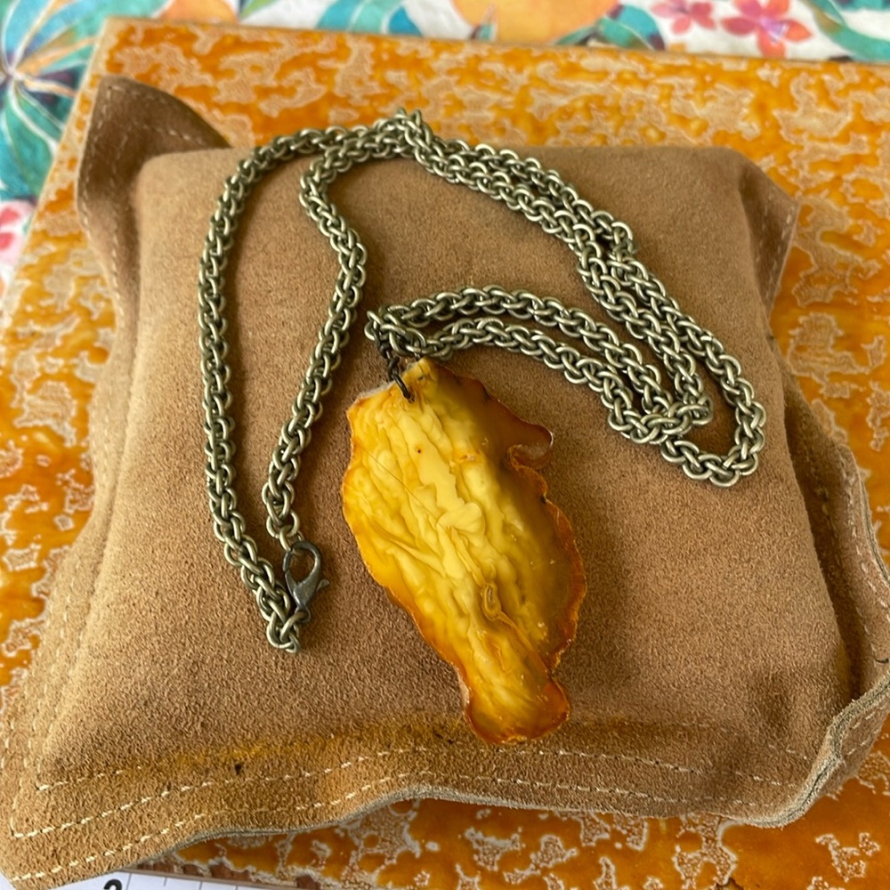 Amber slice silver tone necklace